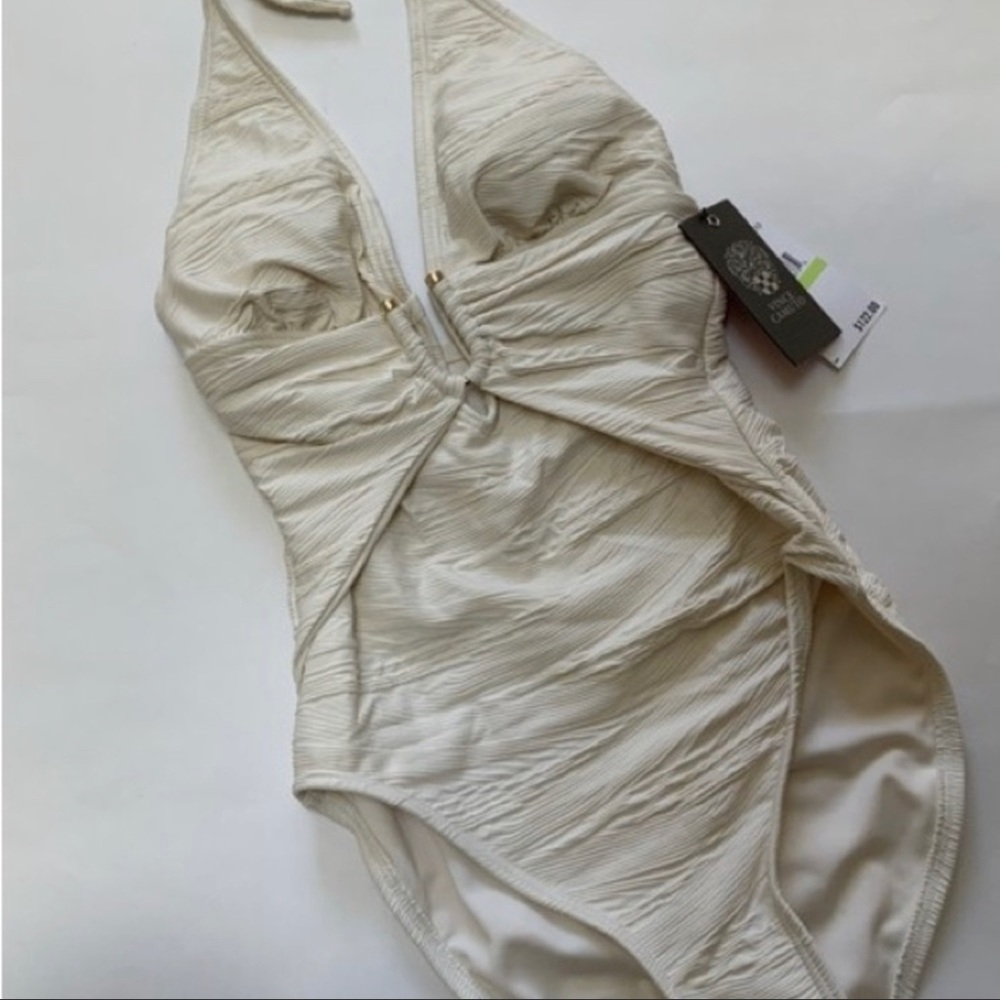 ✨Host Pick✨ Vince camuto sand cruise swimsuit one piece